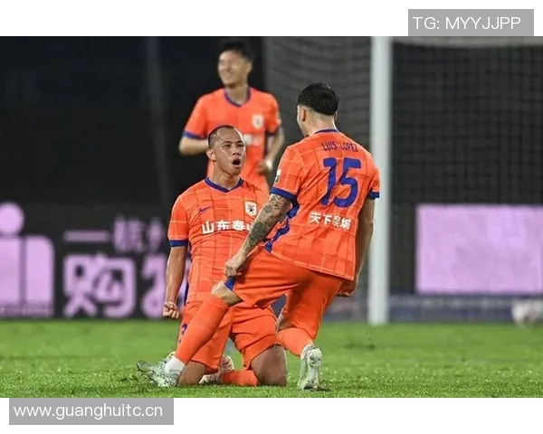 半场战报浙江与泰山战成平局瓦科制造点球却错失机会黄政宇与卡列洛各入一球