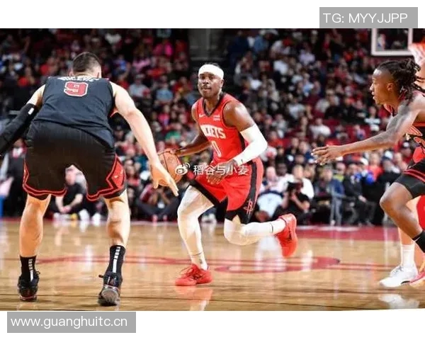 霍勒迪称赞里斯投篮与能量提升进攻空间关键时刻鼓舞全队士气 霍勒迪称赞里斯投篮与能量提升进攻空间关键时刻鼓舞全队士气