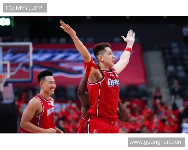 托布绝杀机会被封盖03秒空接再遭重创倒霉透了