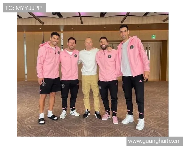 迈阿密国际全队合照亮相布斯克茨与阿尔巴成为焦点C位球员