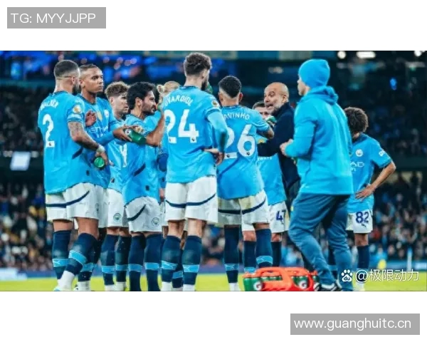 曼城新赛季全家福展现团结精神瓜帅领衔福登与B席并肩作战