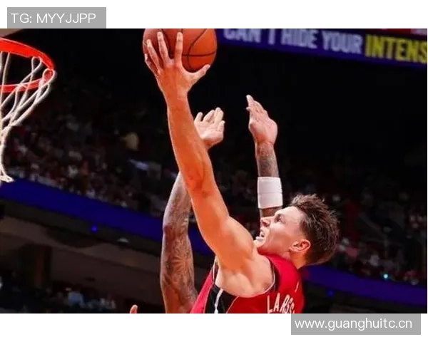 斯波谈球队风格与默契提升希罗鲍威尔配合日益默契助力胜利