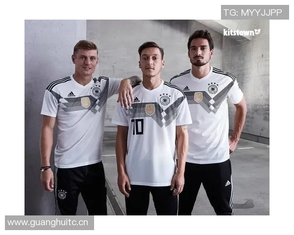 哥伦比亚世界杯主场球衣曝光蝴蝶设计向马尔克斯致敬