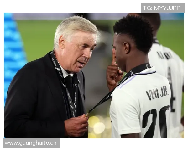 理查兹高度评价赖斯称其为当今足坛顶尖球员之一 理查兹高度评价赖斯称其为当今足坛顶尖球员之一