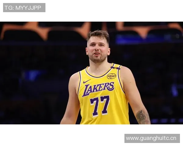 东契奇谈球队默契:全力以赴的拼搏精神让比赛更具乐趣 东契奇谈球队默契:全力以赴的拼搏精神让比赛更具乐趣