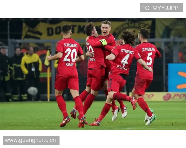 多特蒙德半场领先弗赖堡本塞拜尼进球丘库埃梅卡射门中柱