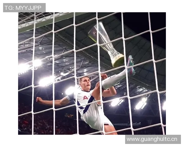 维卡里奥承认失误导致第二个丢球本想大脚解围却踢疵了