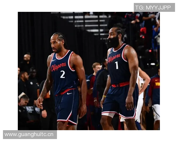 快船与国王激战正酣半场比分紧咬小卡与科林斯表现抢眼 快船与国王激战正酣半场比分紧咬小卡与科林斯表现抢眼